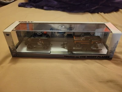 M2 MACHINES AUTO HAULERS 1971 CHEVY VAN G10 4X4 1976 CHEVY SCOTTSDALE SPORT 4X4 - Image 1 of 4