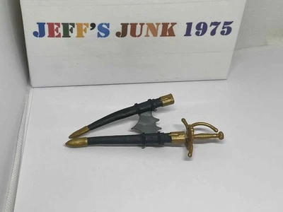 McFarlane Toys DC Multiverse Vs Azrael Batman Armadura Paquete de 2 accesorios solo espada Foto 1 de 4