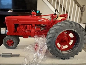 1/16 FARM-ALL RED SUPER M-TA- YODER MODELS- NIB - Picture 1 of 2