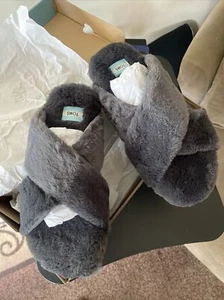 PANTOFOLE TOM "SUSIE" donna nuove con scatola ferro forgiato pelliccia sintetica taglia 9 - Foto 1 di 5