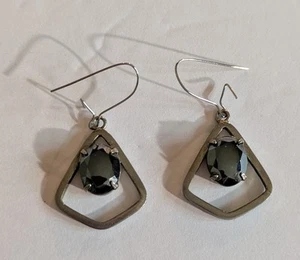 Silver Tone And Shiny Black Stone Vintage Dangle Pierced Earrings - Picture 1 of 3