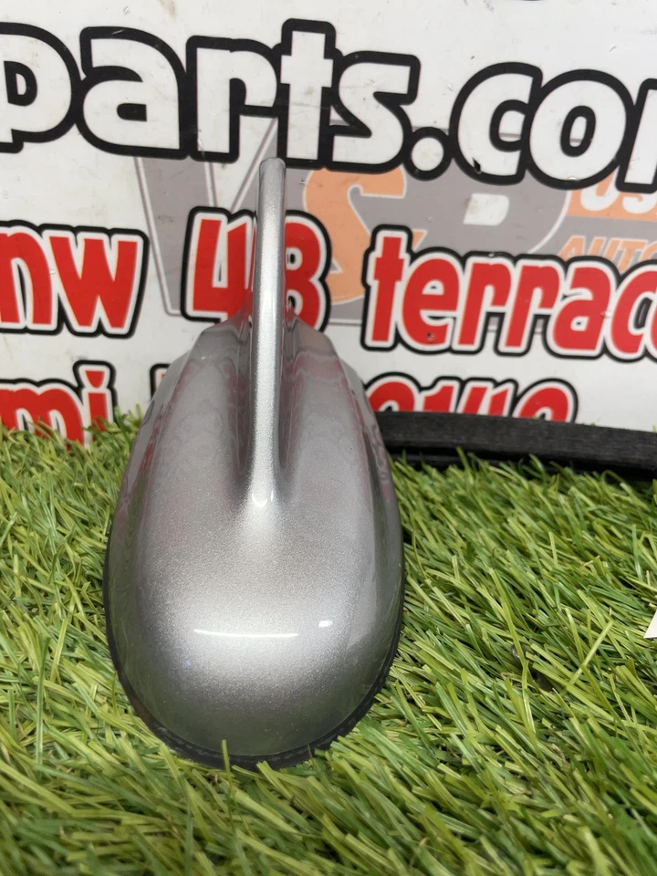 ✅ Antena Chrysler 200 2016 N.º de parte: P5nu67jscac - código de color PSC Foto 1 de 4