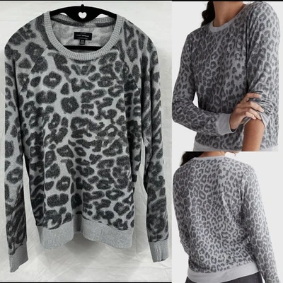 Suéter gris cuello redondo estampado animal leopardo talla M suave Lucky Brand para mujer Foto 1 de 4