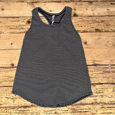 Lululemon Women’s Size 2 Hype Stripe Black White Love Tank *Pleated EUC - Imagem 1 de 4
