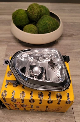 New HELLA 2003-2004 Mercedes-Benz W211 E320 E500 Front Right Fog Light 008275041 - Image 1 of 4