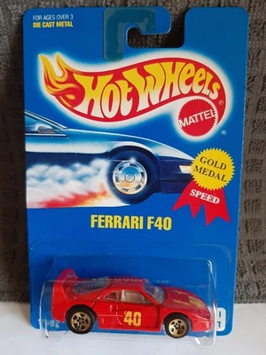 Raro 1991 Hot Wheels Tarjeta Azul #69 Ferrari F40 con Oro 5 Radios Oro Medalla Velocidad Foto 1 de 4