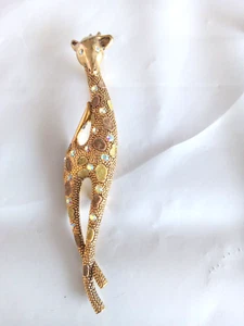NWOT's Gold giraffe pin w/ rose stones, intriguite detail. see photos. Unique - Picture 1 of 6
