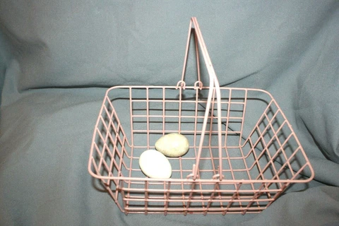 Vtg  pink Wire  Basket Rectangular  great for egg or kids toy Cover