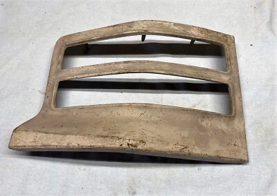 1974-75 PONTIAC TEMPEST-GRAND PRIX TAILIGHT BEZEL/ASSEMBLY (RH-SEDAN) #5947492 — 第 1/4 张图片