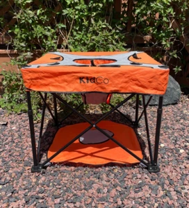 Kidco Go-pod Sedile Portatile Pieghevole per Attività con Manicotto di Trasporto - Foto 1 di 8