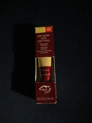 Revlon Age Defying Moisturizing Concealer #001 Light Restorative Eye Cream 11 ml - Image 1 of 4