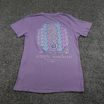 Camisa Simply Southern para mujer mediana púrpura caballito de mar océano concha de mar ancla de playa Foto 1 de 4