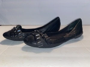 BCBGeneration schwarze flache Schuhe mit Nieten und Kreuzband Größe 10 Beschreibung lesen - Bild 1 von 18