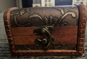 19th century handcrafted small antique wood chest - Picture 1 of 7