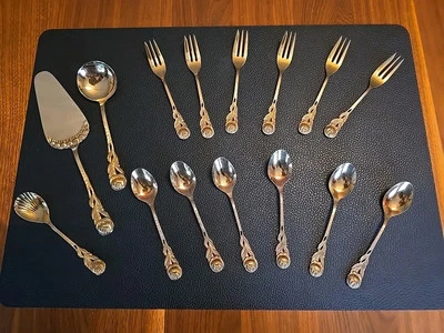 Filigranes Vintage Kaffee bzw. Mokkabesteck 15 tlg. Goldfarben Motiv Rose  - Bild 1 von 4