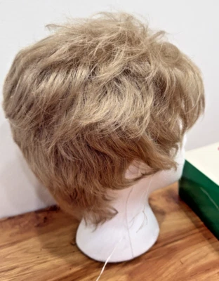 Peruca Paula Young Sharon média loira curta bob nova na caixa - Imagem 1 de 4