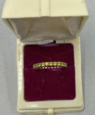 Nueva banda de eternidad de zafiro amarillo de 18 quilates de oro amarillo Foto 1 de 4