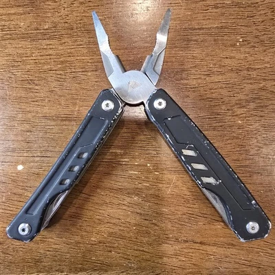 Multiherramienta Ozark Trail 15 funciones Foto 1 de 4