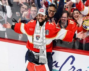 Sergei Bobrovsky Celebrates with Fans 2024 Cup Champs Panthers 8x10 NHL Photo - Picture 1 of 1