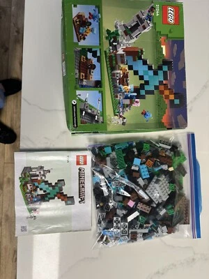 LEGO Minecraft: The Sword Outpost (21244) - Image 1 of 4