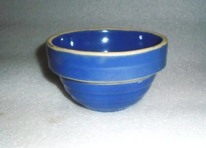 20 % RABATT AUF ANGEBOT kleine blaue Glasur Rührschüssel Steinzeug 5" Bienenstock Bauernhof Hütte Requisite - Bild 1 von 9