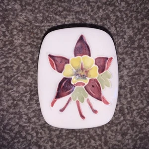 Moorcroft Pottery Columbine Lidded Trinket Box - 7cm long - Picture 1 of 5