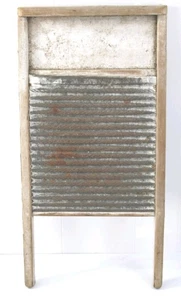Vintage Howard Holzgeschirr Waschbrett Aluminium primitives rustikales Dekor 24 x 14 - Bild 1 von 9