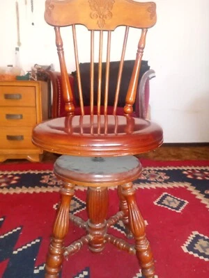 silla giratoria antigua Foto 1 de 4