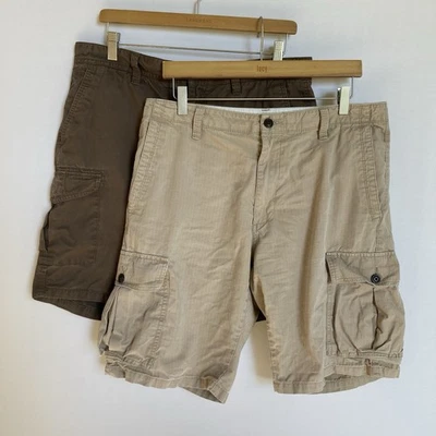 Lote de 2 Pantalones Cortos Carga Para Hombre - Dockers Caqui Talla 33 y Saks Fifth Avenue Azul 34 Foto 1 de 4