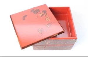 A beautiful lacquered two-tier lunch box that is both durable and elegant – Wood - Picture 1 of 7