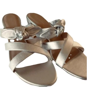 NEW $425 Stuart Weitzman Bandeau Metallic Slide Bow Sandal Gold Leather Sz 6 - Picture 1 of 12