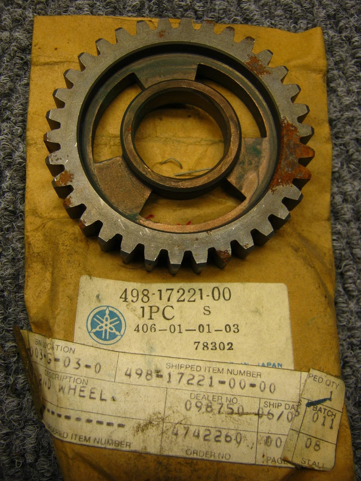 YAMAHA DT250 DT400 1975 1976 2ND GEAR WHEEL NOS/OEM 498-17221-00-00 VINTAGE - Image 1 of 1