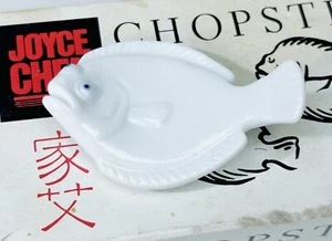 4 Flounder Fish Chopstick Rest Joyce Chen Knife Holder White Porcelain - Foto 1 di 5