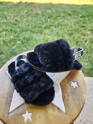 Ugg Fluffy Yeah "NEGRO" Niñas TOTALMENTE NUEVO Niño 11C Foto 1 de 4