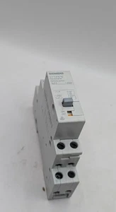 Siemens 5TT4 41010 Fernschalter 16AX ~250V - Picture 1 of 5