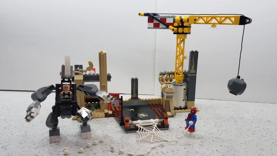 ❤️LEGO Super Heroes 76037 Ultimate Spiderman Rhino Sandman Super Villain Team-up - Image 1 of 4