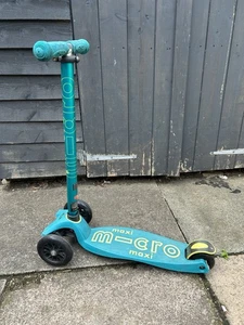 Maxi Micro Deluxe 3-Wheel Scooter – Petrol Green – Adjustable Handle - Picture 1 of 14