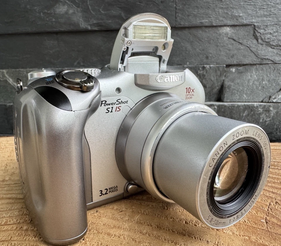 Canon PowerShot Digitalkamera S1 IS silber 3,2 MP 10x optischer Zoom - Bild 1 von 4