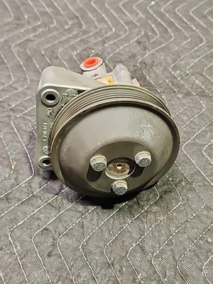 Bomba de dirección asistida BMW E36 M3 325i 325is LUK 110 bar 1992-1999 1137951 OEM Foto 1 de 4