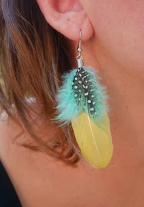 Pendientes colgantes de plumas amarillos y verdes indios nativos americanos hechos a mano - Imagen 1 de 4
