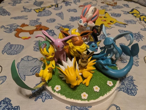 Pokemon Eevee & Friends Figure Cover