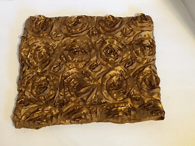 Nuevo*Cubierta trasera de silla con patrón de roseta dorada para bodas/quinceañera/fiestas/fiesta Foto 1 de 3