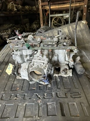 2002 Infiniti Q45 верхний и нижний впускной коллектор с корпусом дроссельной заслонки - Изображение 1 из 4