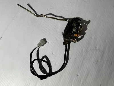 Защелка для правой двери пассажира 1986-1991 Mazda RX7 FC - Изображение 1 из 4