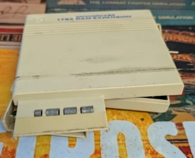 Commodore 1764 Ram Expansion (256 / 512 kb RAM) for C 64 works 8-bit classic - Bild 1 von 2
