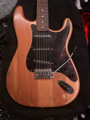 Guitarra eléctrica sólida de 6 cuerdas Foto 1 de 4