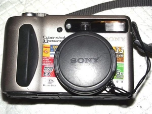 SONY CYBER-SHOT DSC-S75, 3.3 MP DIGITALKAMERA MIT AKKU & GURT - Bild 1 von 4
