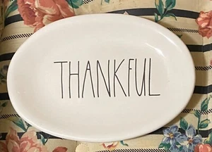 Piatto in ceramica Rae Dunn Artisan Collection by Magenta "Grazie" - Foto 1 di 2