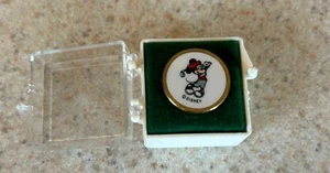 MICKEY MOUSE GOLFING -- Vintage 1" Pinback Button In Case -- Walt Disney - Picture 1 of 2