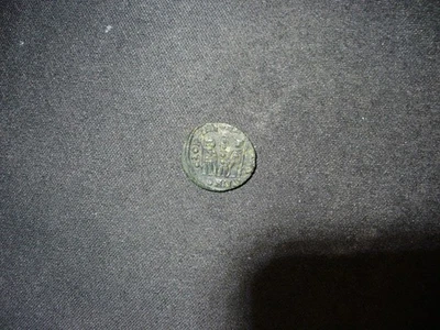 Antigua moneda romana Constans I 337-350 dC AE Follis Nicomedia GLORIA EJERCICIOVS Foto 1 de 2